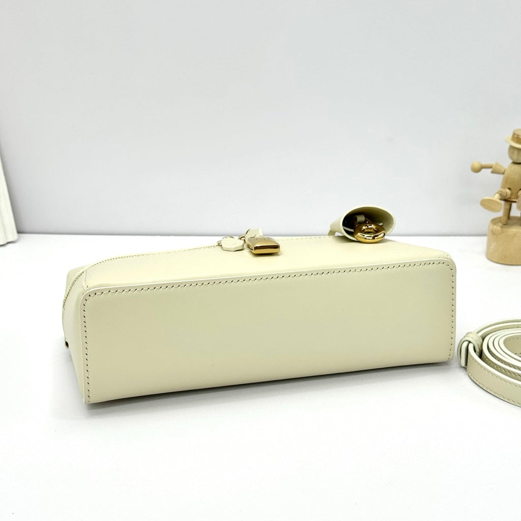 LP Extra Pouch L23 Milkshake White Smooth Calfskin 282123