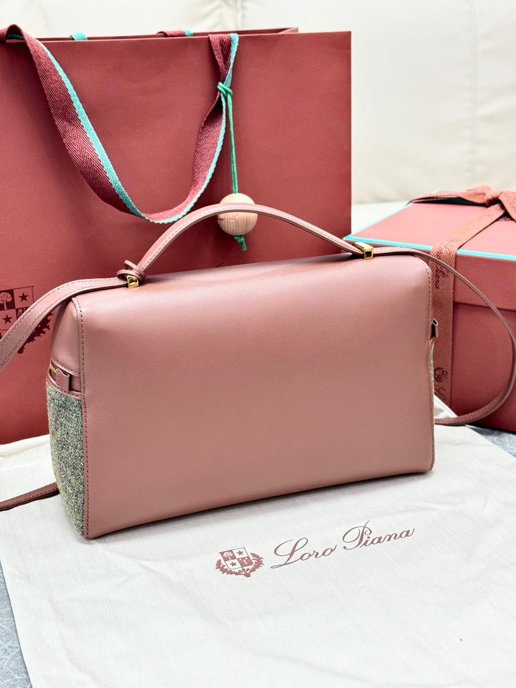 LP Extra Pouch L27 Muted Pink Cashmere Calfskin 282224