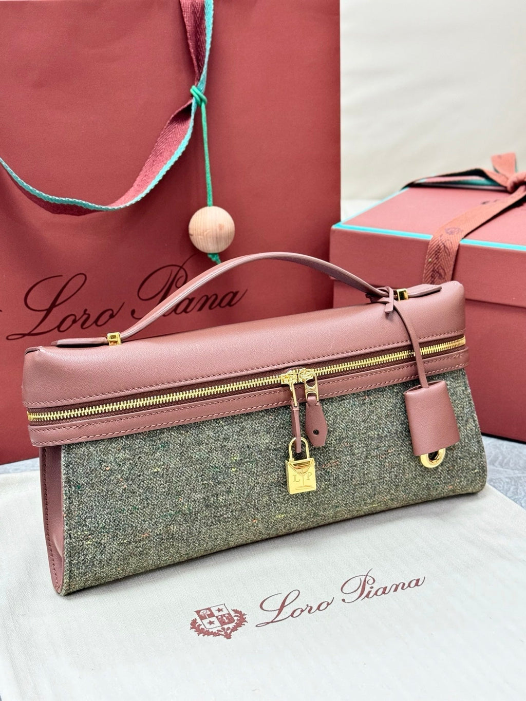 LP Extra Pouch L29 Muted Pink Cashmere Calfskin 282247