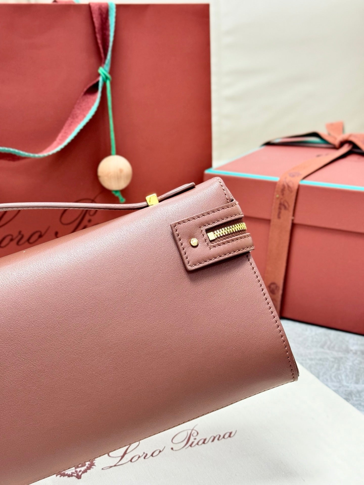 LP Extra Pouch L29 Muted Pink Cashmere Calfskin 282247