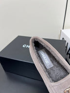 LOAFER IN KHAKI BROWN SUEDE AND SOLF FLEECE LINING