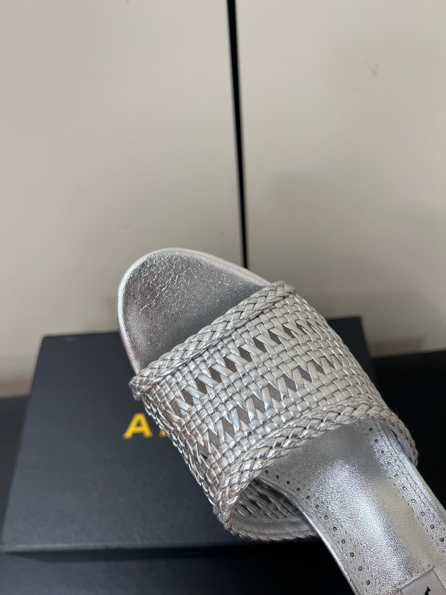 ALAIA HIGH HEEL 25S 70 MM IN SILVER LAMBSKIN WITH WOVEN PATTERN