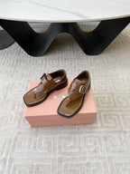 THONG SANDALS IN RUSSET BROWN SHINY LAMBSKIN WITH SILVER BUCKLE