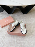 THONG SANDALS IN WHITE LAMBSKIN WITH SILVER BUCKLE