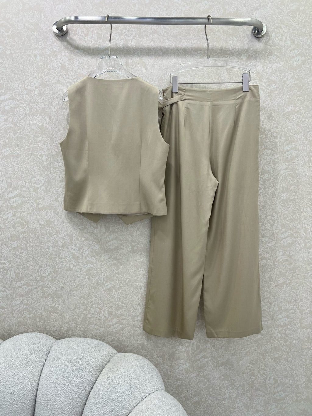 DIOR WIDE-LEG PANTS AND VEST SET 275206