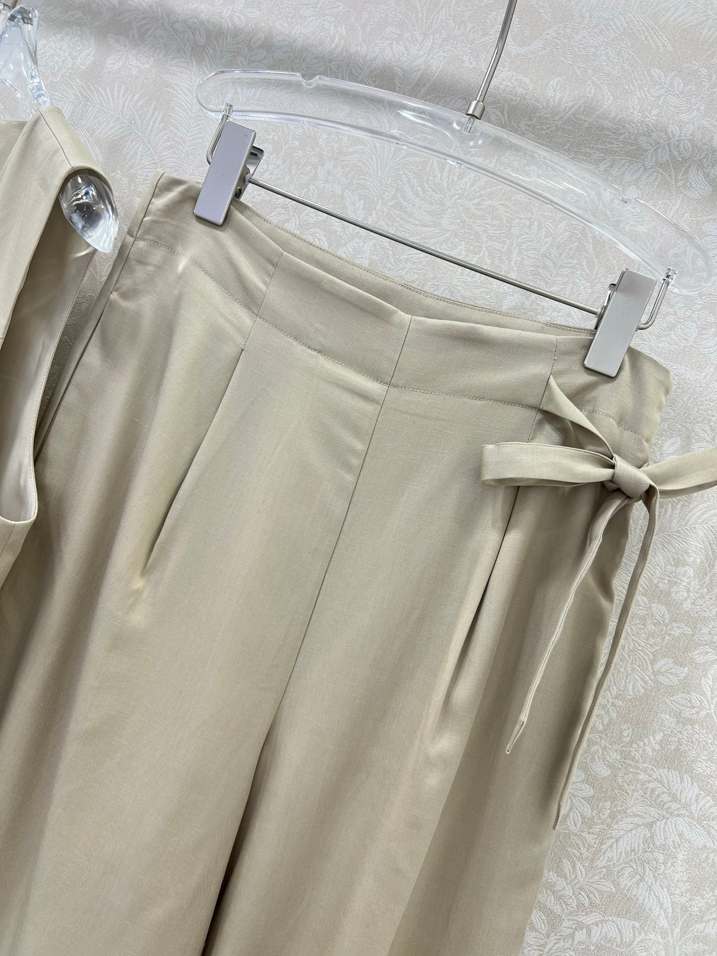 DIOR WIDE-LEG PANTS AND VEST SET 275206