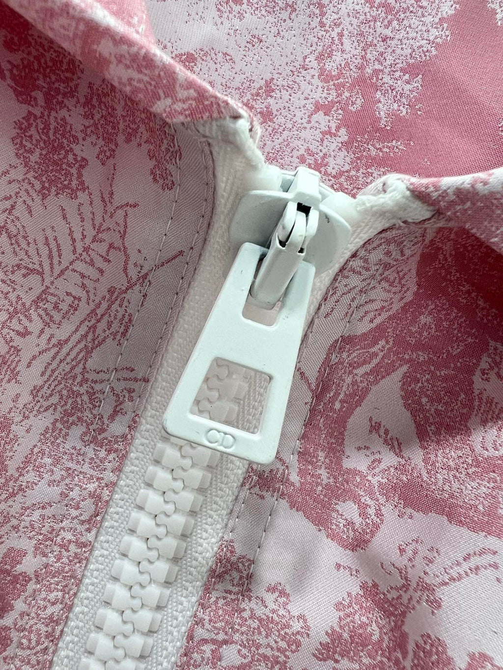DIOR HOODED HALF-ZIP PRINTED DRESS 275178