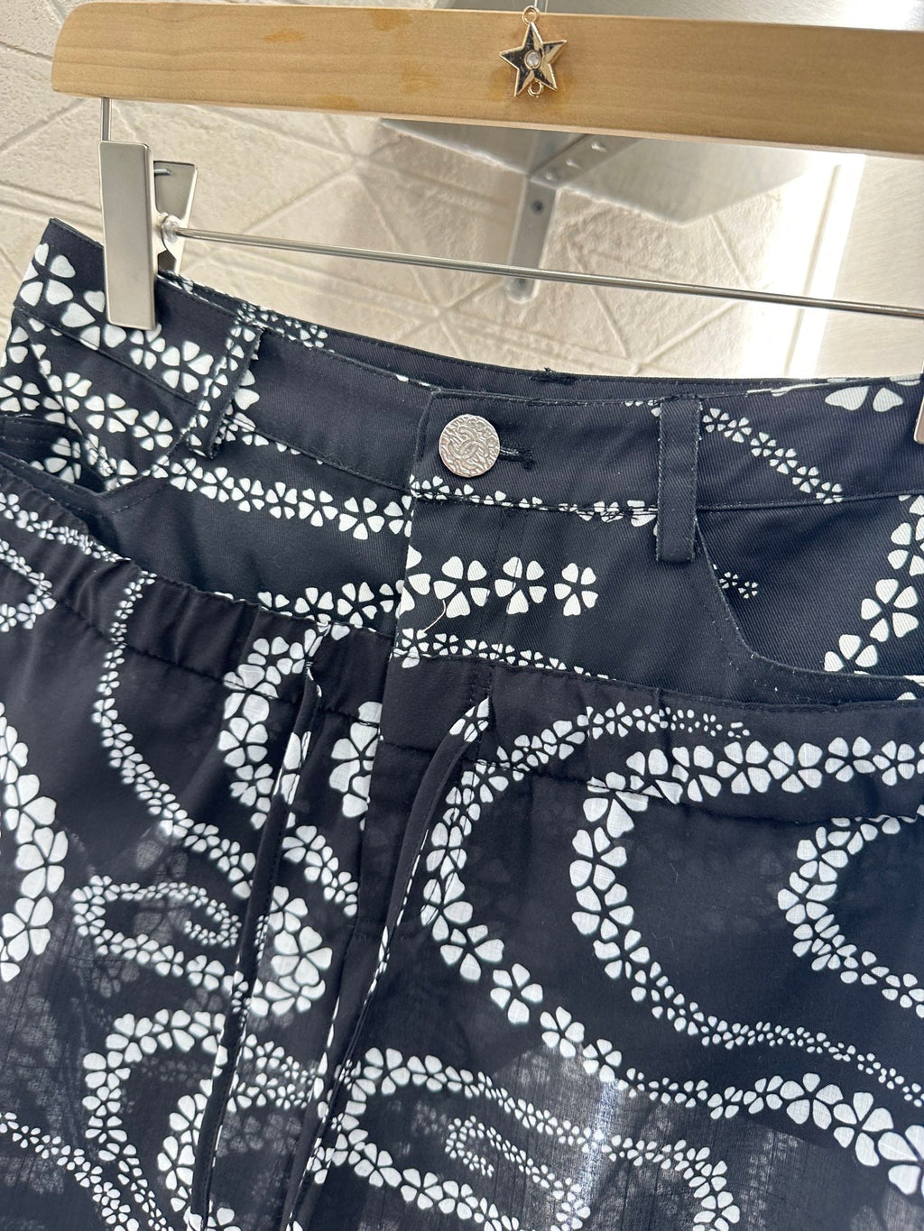 CHANEL BLACK PRINTED DENIM PANTS