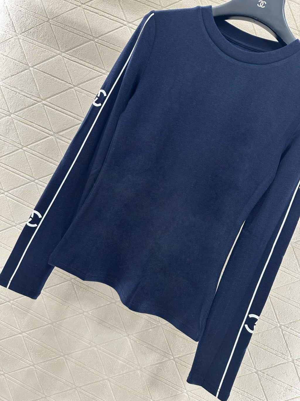 CHANEL 25S LONG-SLEEVE CREW NECK T-SHIRT 405