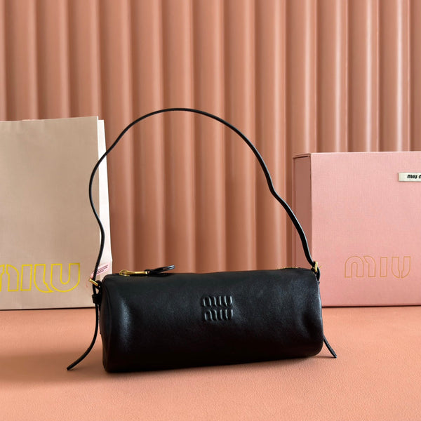 NAPPA POUCH 22 IN BLACK CALFSKIN