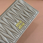 MATELASSÉ LEATHER ENVELOPE WALLET TAUPE GRAY