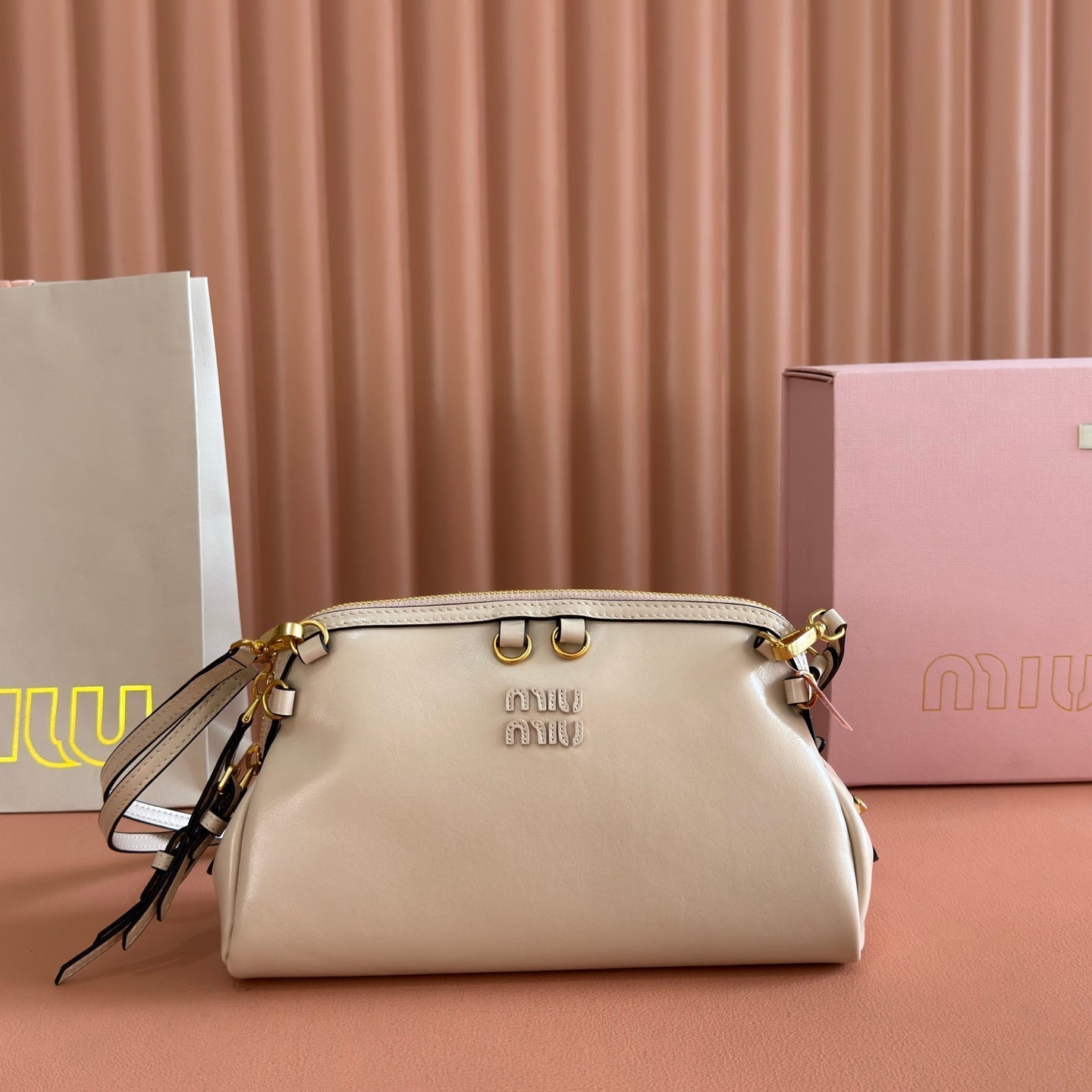 Miu Caprice Clutch Pastel Pink Leather 280754