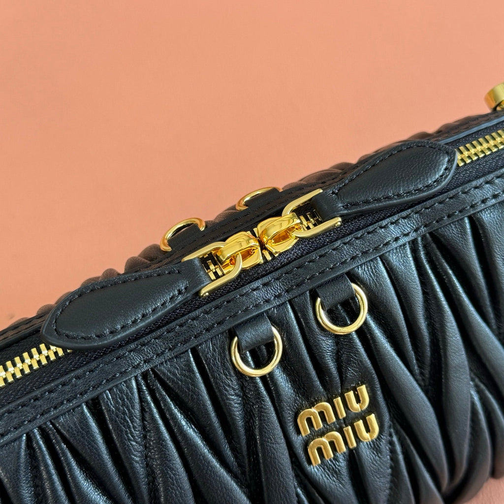 Miu Caprice Clutch Black Matelassé Nappa Leather 280764