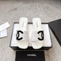 SLIPPERS IN WHITE CALFSKIN QUILTED