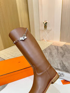 HM 25S KNEE-HIGH FLAT BOOTS IN BROWN LAMBSKIN WITH SILVER HARDWARE