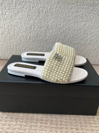 FLAT SLIDE IN WHITE LAMBSKIN WITH PEARLS