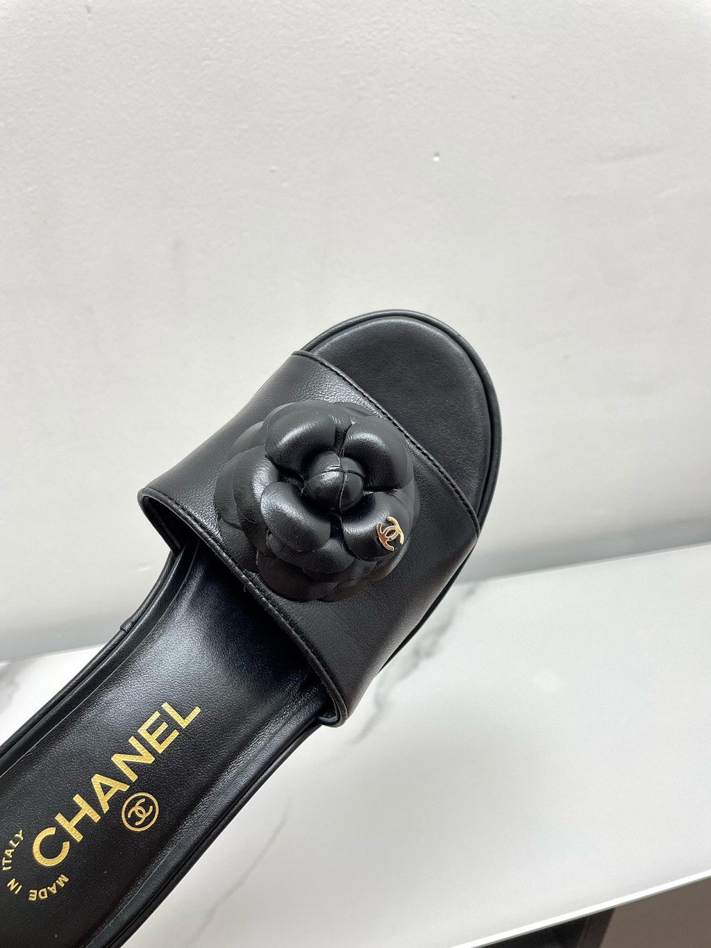 WEDGE PLATFORM BLACK LAMBSKIN WITH FLOWER