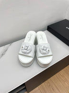 WEDGE PLATFORM WHITE LAMBSKIN WITH FLOWER