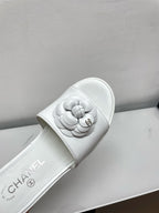 WEDGE PLATFORM WHITE LAMBSKIN WITH FLOWER
