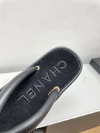 THONG SLIPPERS IN BLACK LAMBSKIN