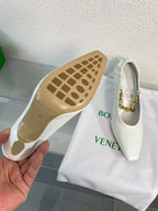 SHARP CHAIN PUMP 6 CM IN WHITE CALFSKIN