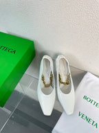 SHARP CHAIN PUMP 6 CM IN WHITE CALFSKIN