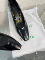 SHARP CHAIN PUMP 6 CM IN BLACK CALFSKIN