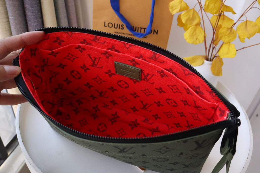 LV M82800 Pochette Voyage Souple Green Monogram Canvas 179417