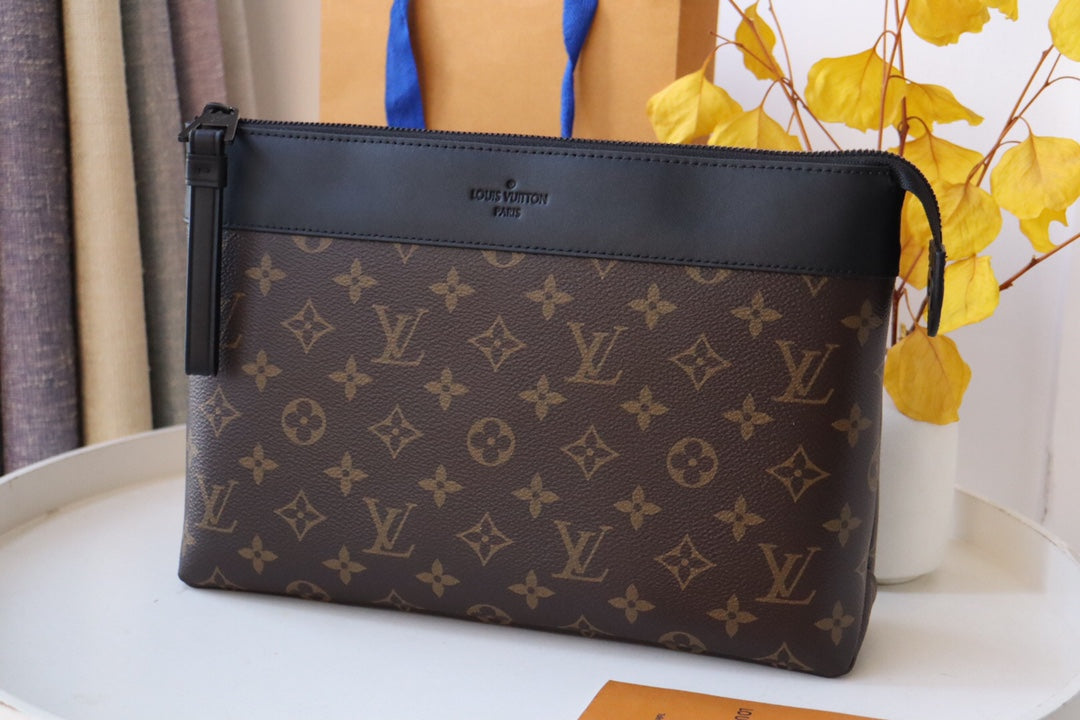 LV M82543 Pochette Voyage Souple Brown Monogram Eclipse Canvas 179418