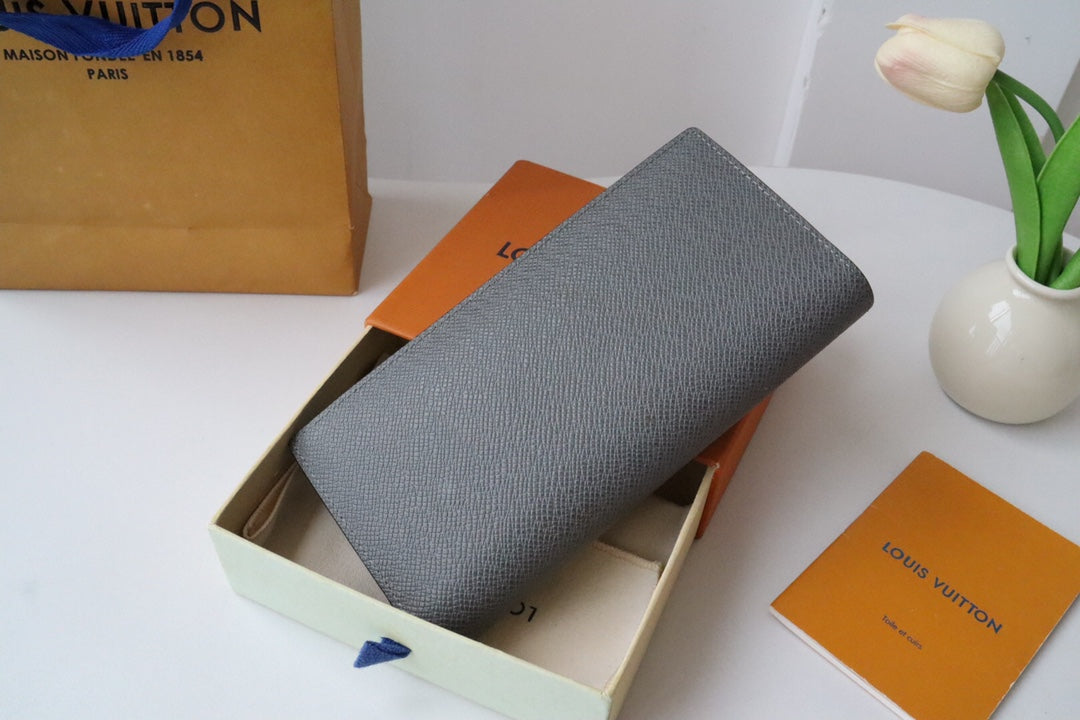 LV M11580 Brazza Wallet Gray Blue Cowhile 224132