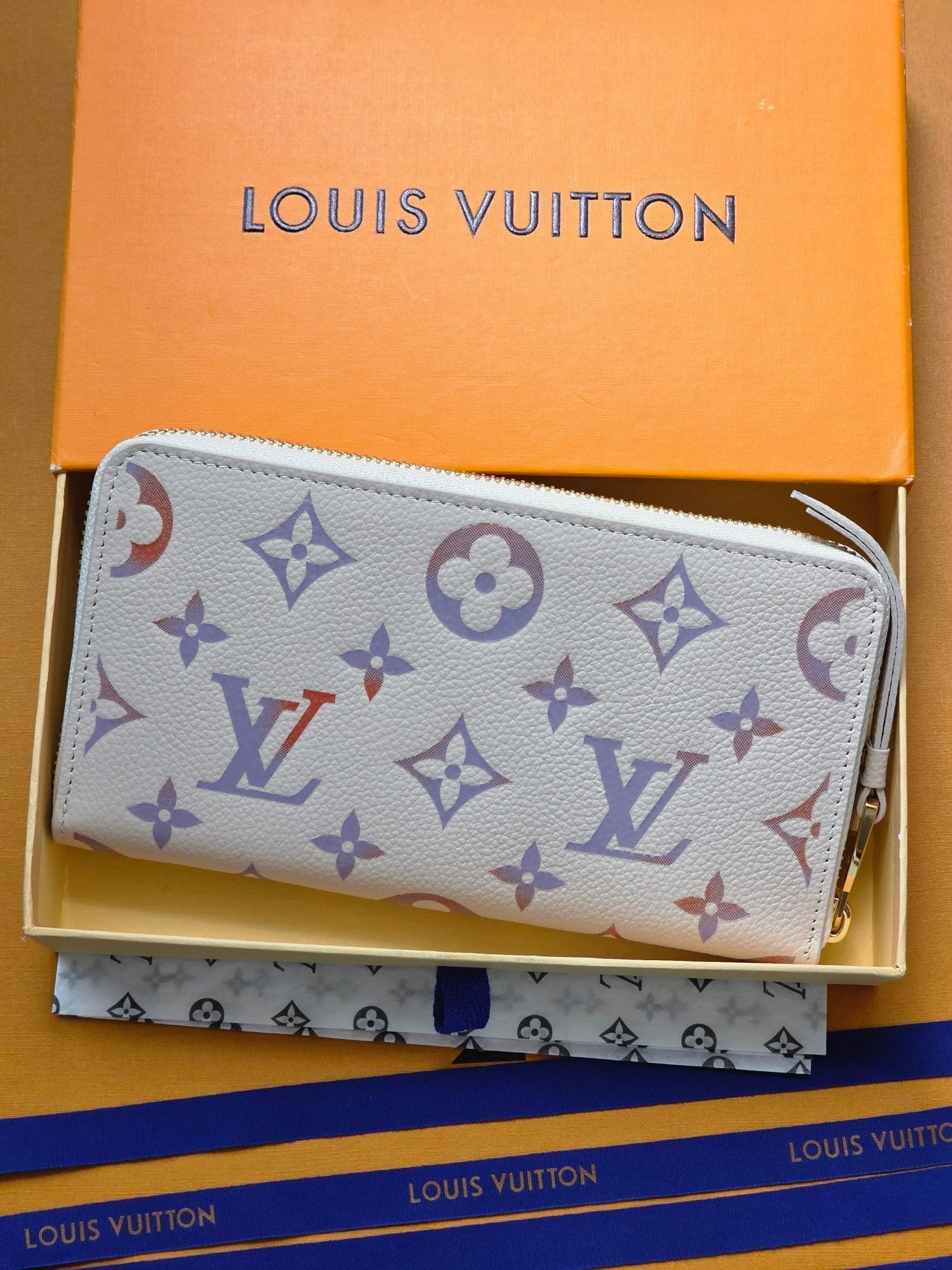 LV M25594 Zippy Wallet Dream Beige Embossed Grained Cowhide - Light GHW
