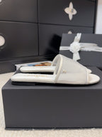 FLAT SLIDE IN WHITE MESH AND SUEDE
