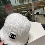 BUCKET HAT IN WHITE MIX BLACK LAMB FUR 420891