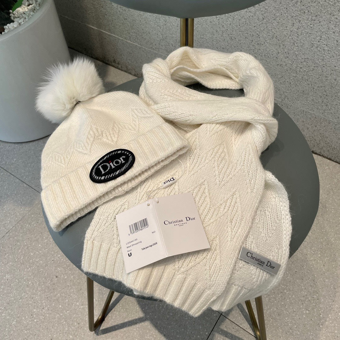 SET KNITTED SCARF AND HAT IN WHITE WOOL AND FOX FUR 434630