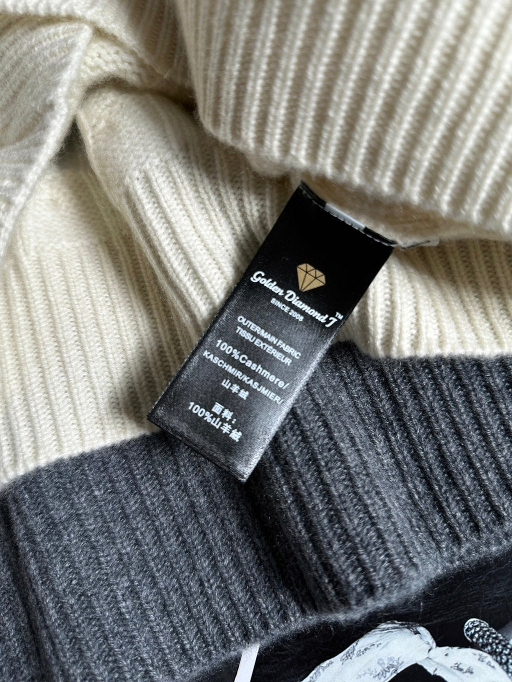 MIUMIU KNIT SWEATER STYLE 238