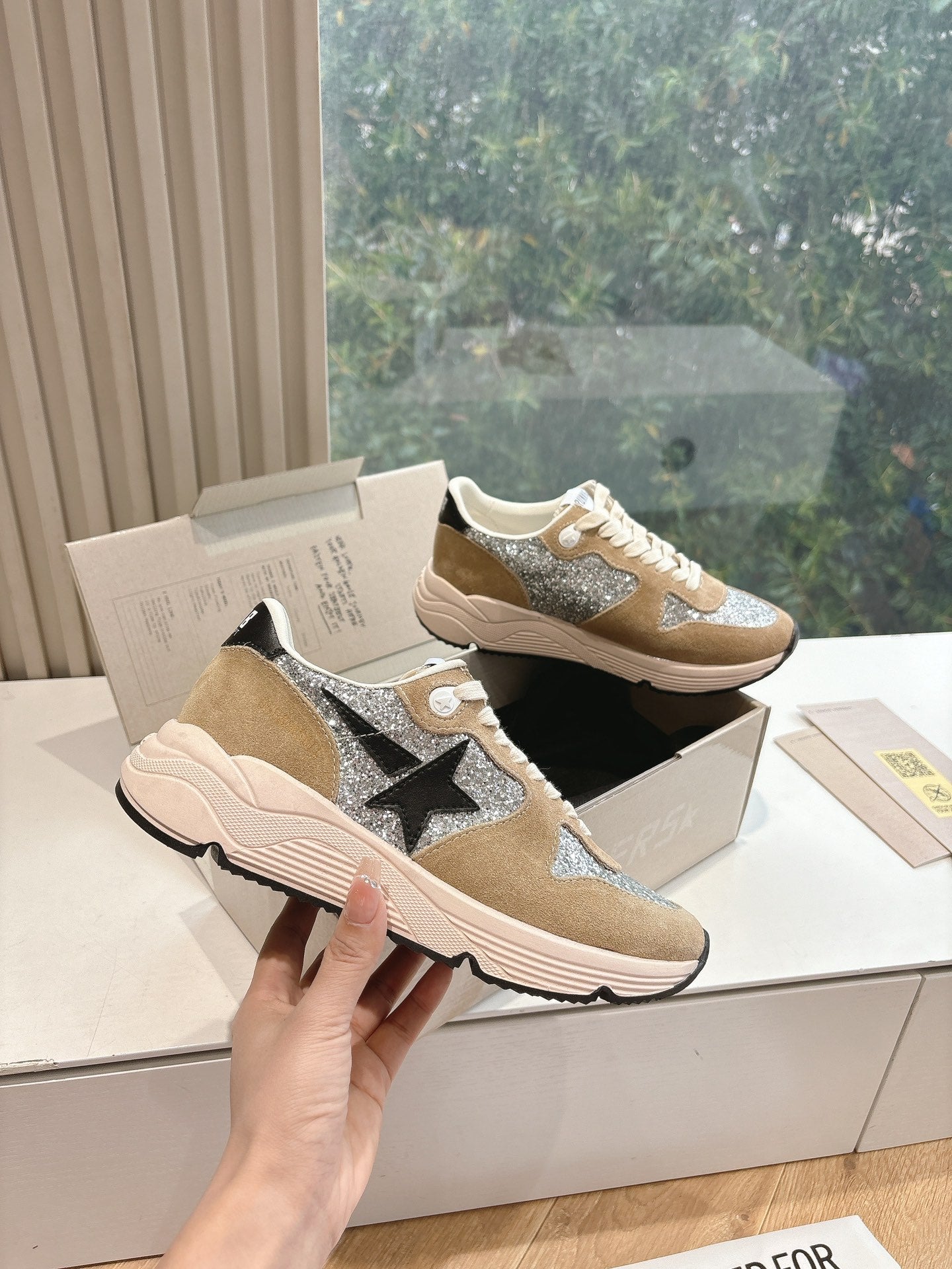 RUNNING SOLE SNEAKERS IN SILVER GLITTER AND PECAN PIE SUEDE BLACK CALFSKIN STAR