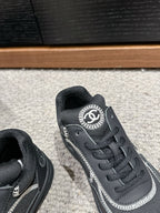 CLASSIC TRAINER IN BLACK FABRIC