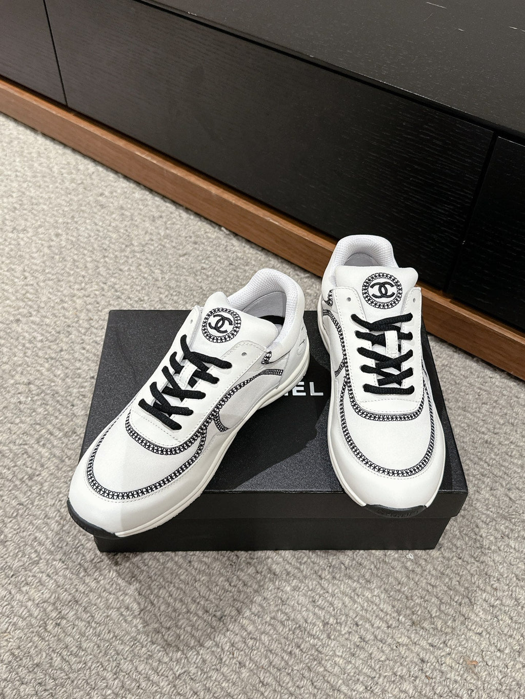 CLASSIC TRAINER IN WHITE MIX BLACK FABRIC
