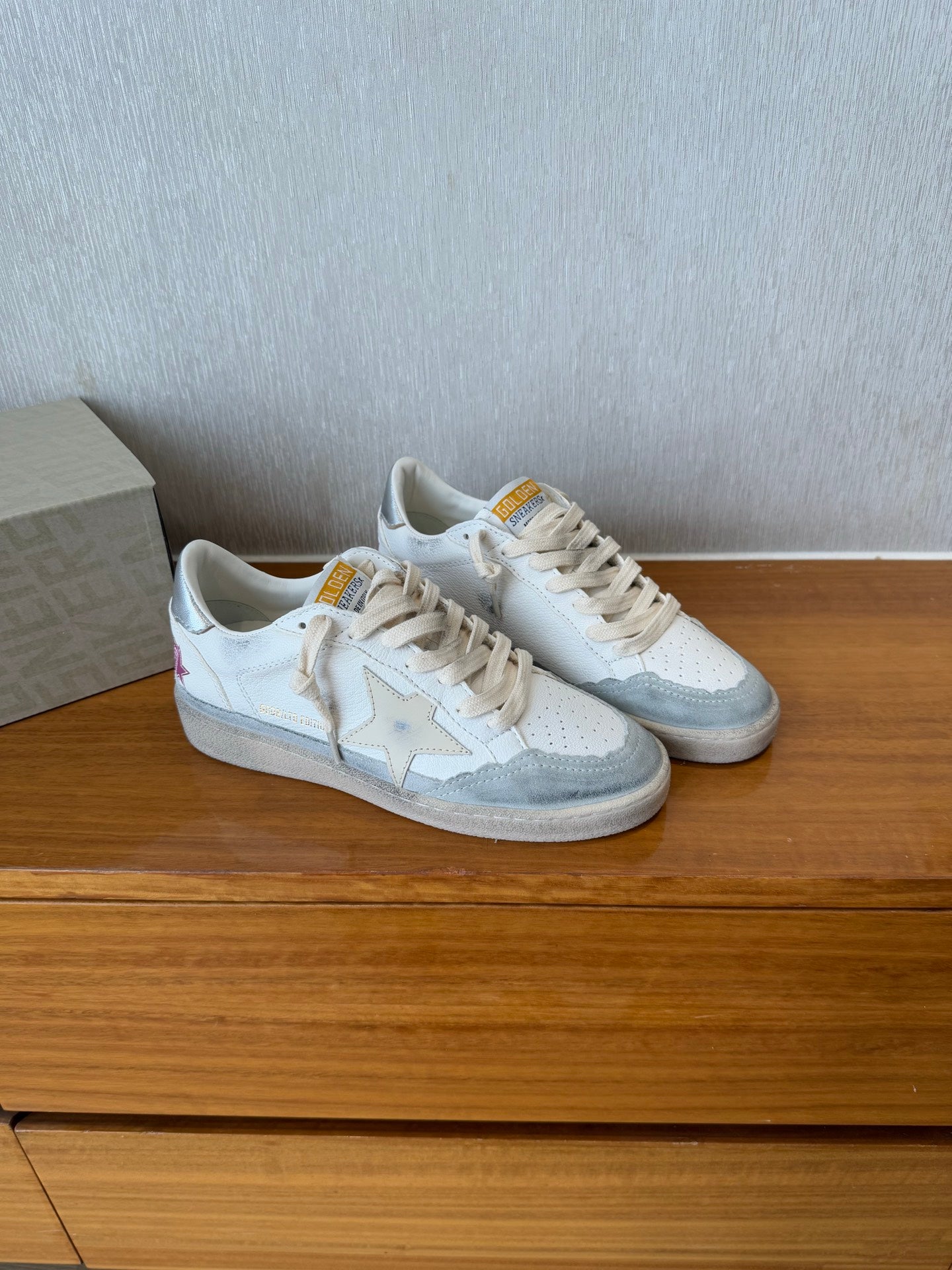 BALL STAR SNEAKERS WITH BEIGE STAR IN WHITE CALFSKIN AND GRAY SUEDE