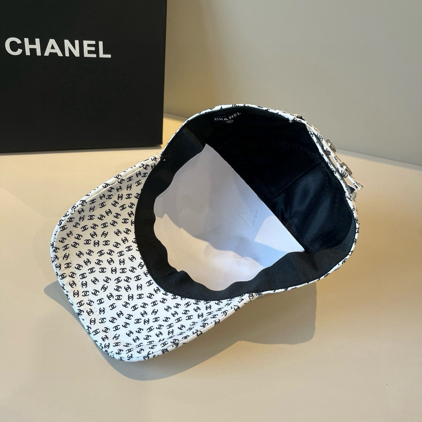 BASEBALL HAT IN WHITE 672899