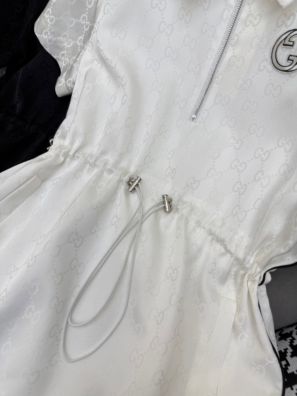 SHORT-SLEEVE DRESS WITH ADJUSTABLE WAIST TIE