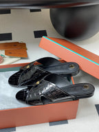 FLAT SLIPPERS IN BLACK CALFSKIN SNAKE EMBOSSING