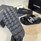 Women's slippers with two crossed straps sheepskins black