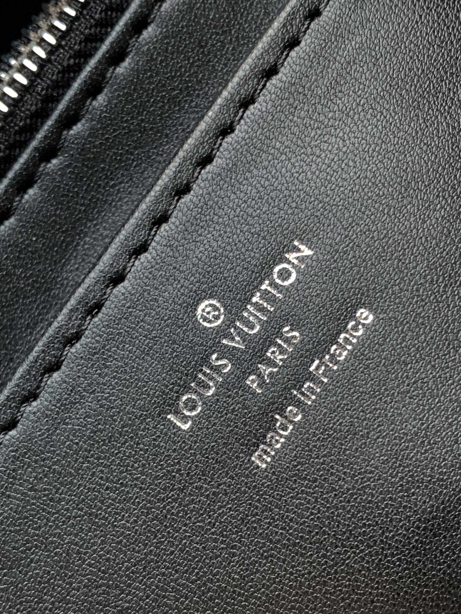 LV WOC Go-14 20cm White Black Blue Sheepskin Metal HW