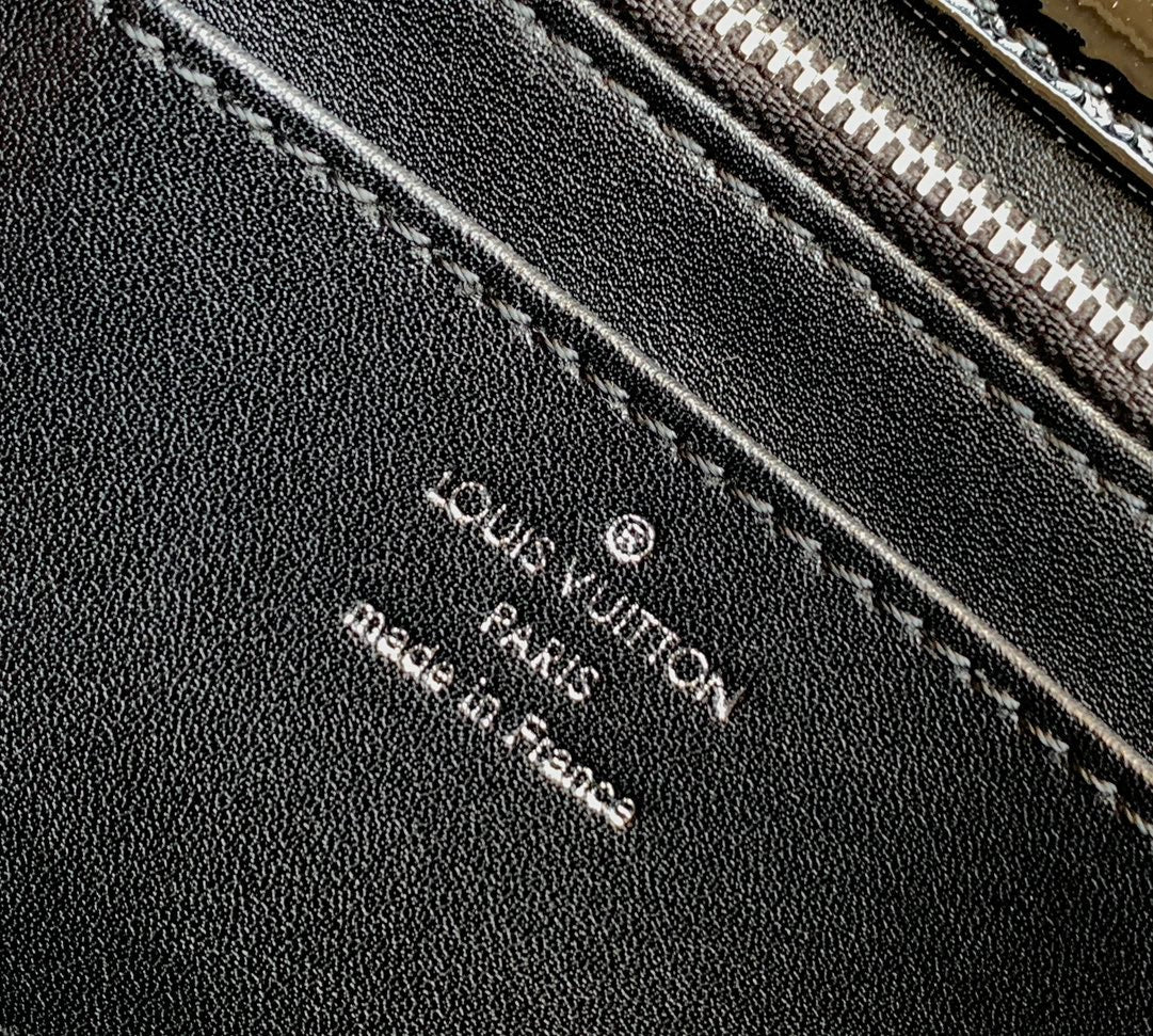 LV GO-14 MM 23cm Black Patent Leather Metal HW
