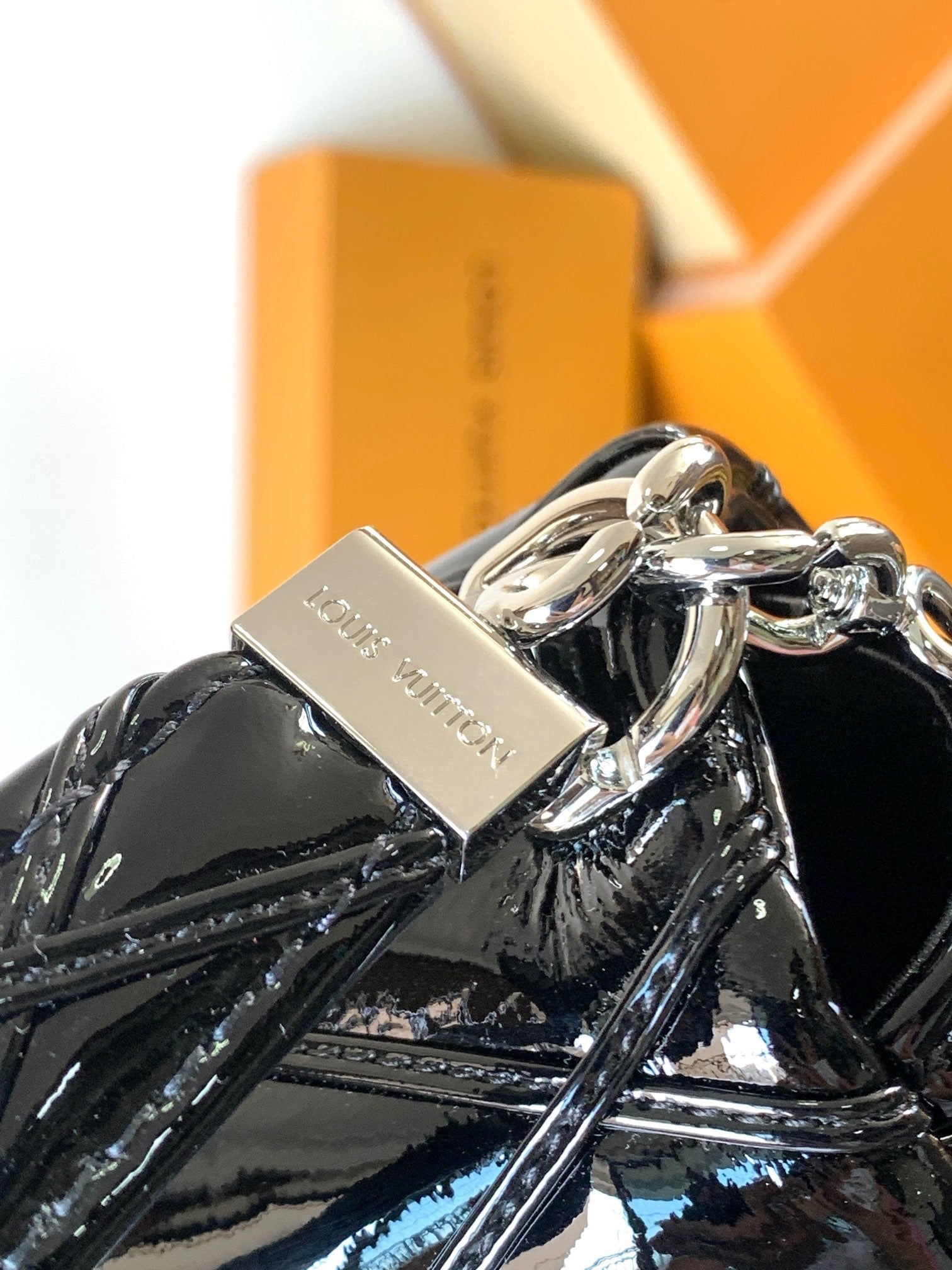 LV GO-14 MM 23cm Black Patent Leather Metal HW