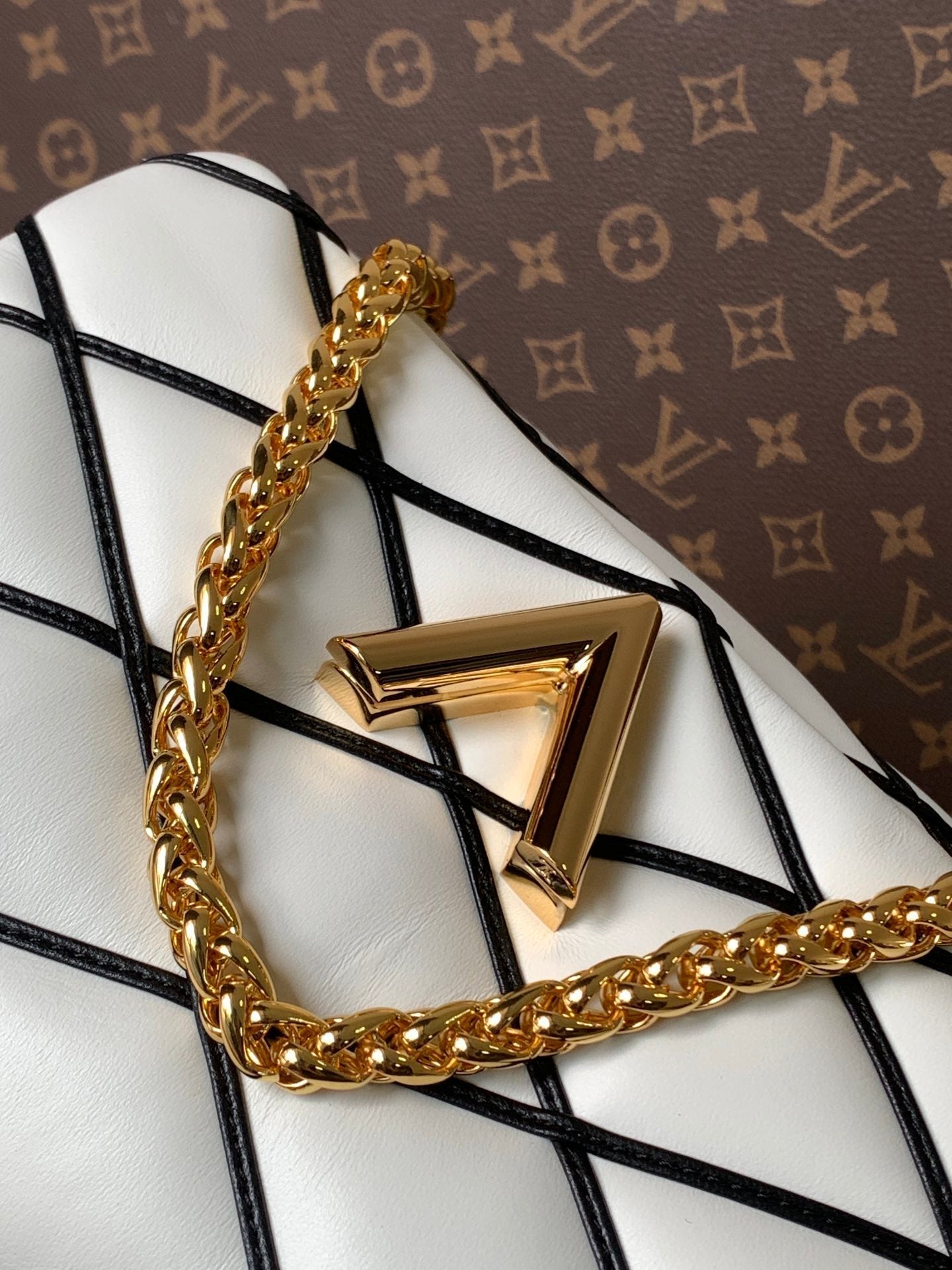 LV M22890 GO-14 MM 23cm Black White Lambskin GHW