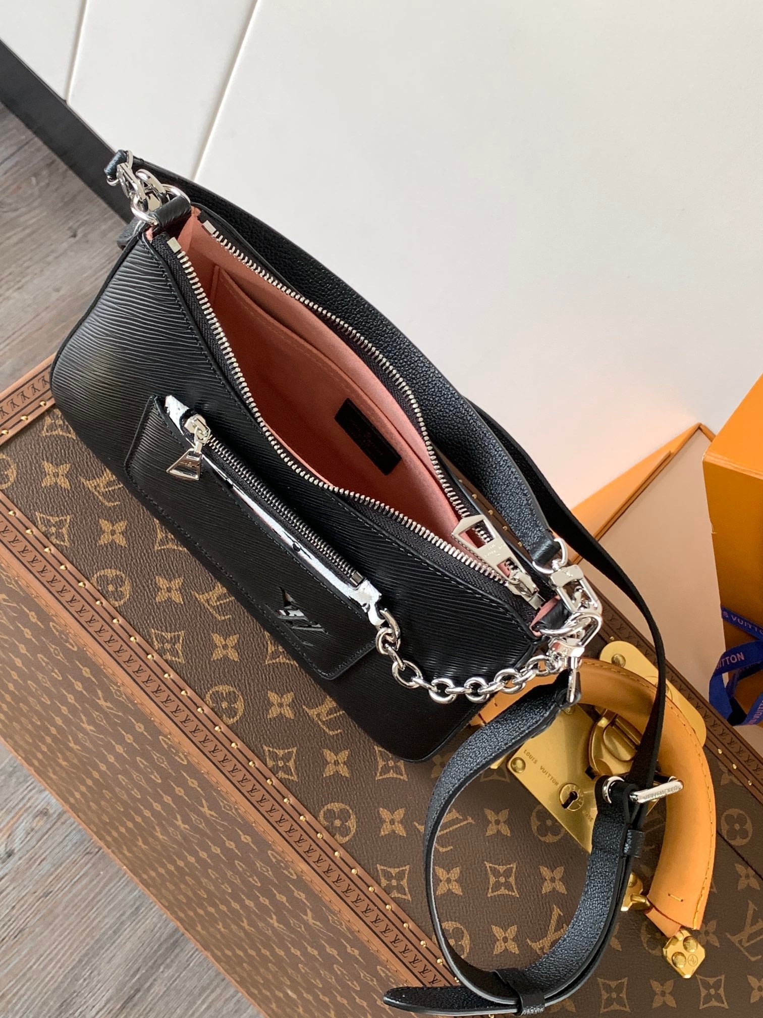 LV Hopscotch Bag 25cm Black Grained Epi Cowhide Sliver HW