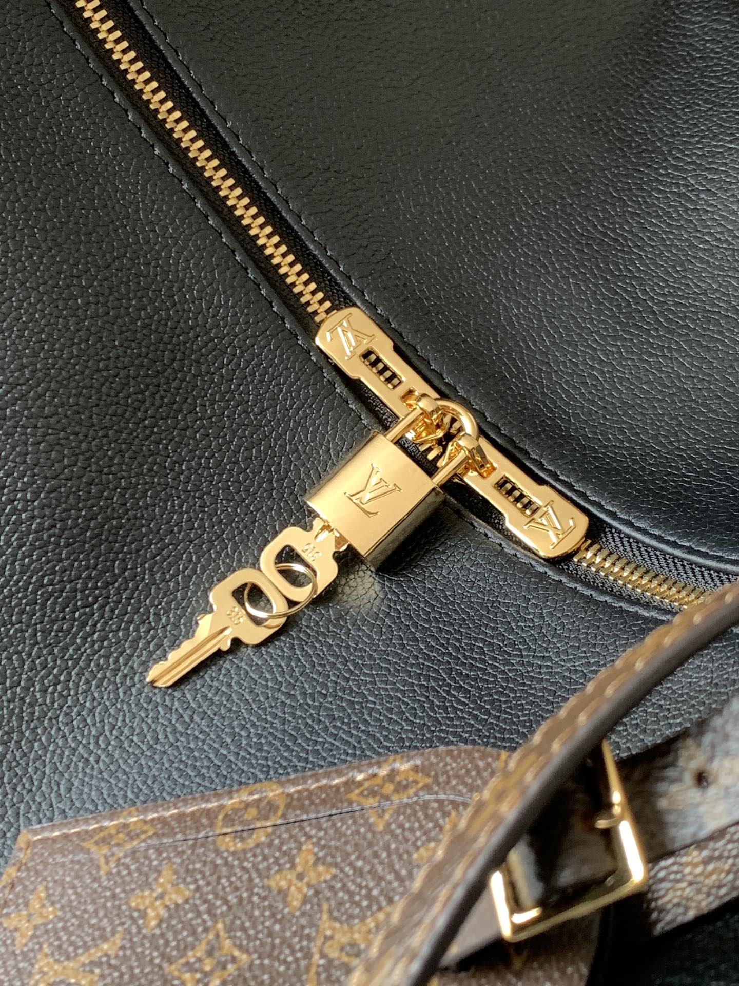 LV M26037 Express Travel 45cm Black Cowhide GHW