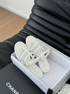 MULE SLIPPERS WITH PEARL CHAIN IN WHITE LAMBSKIN